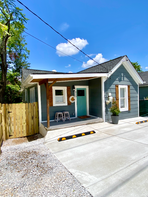 Chattanooga House: 809 W 40th Street