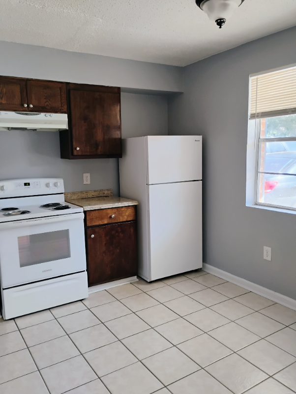 Baker Apartment: 1120 Sherron Ave