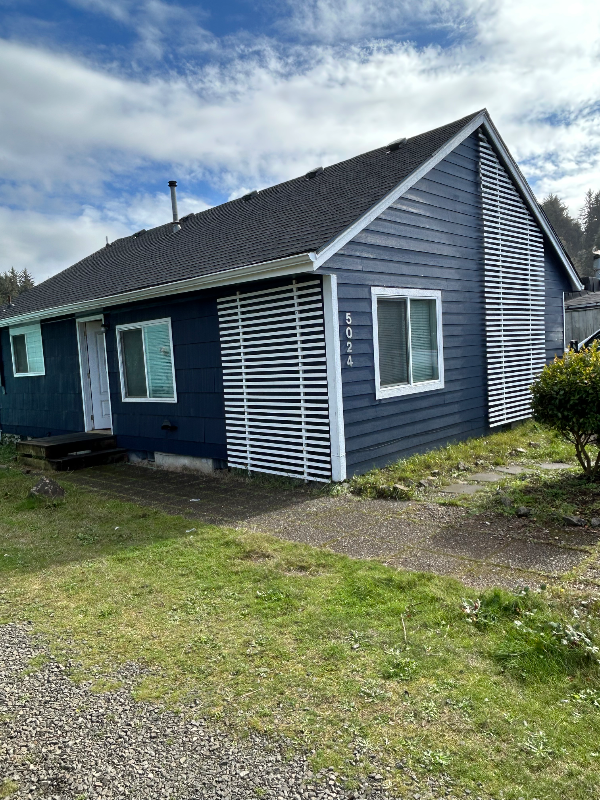 Lincoln City House: 5024 SE Jetty Ave