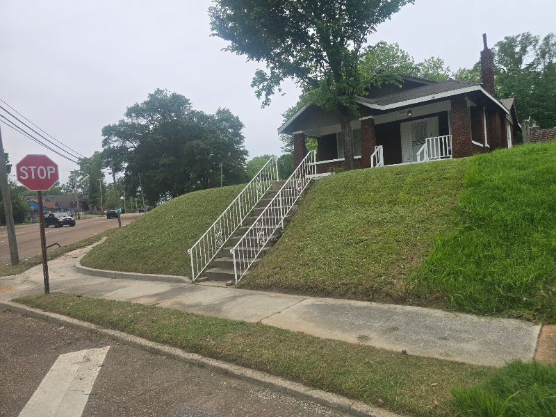 Memphis House: 2000 Carnes Ave