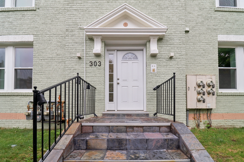Washington Condo: 303 Seaton Pl NE