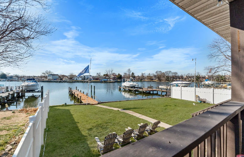 Dundalk House: 505 bayside dr