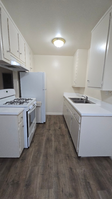 Pasadena Apartment: 530 N. Wilson Ave