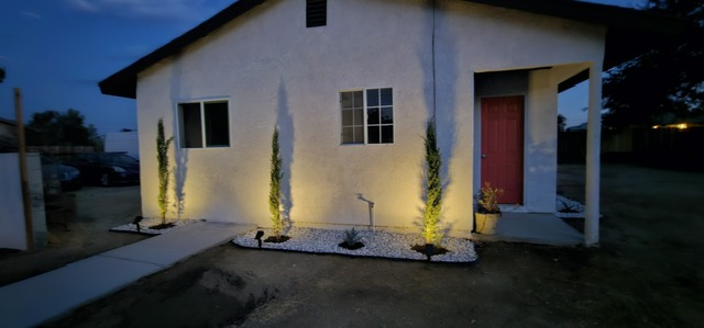 Hesperia House: 14639 Lilac St