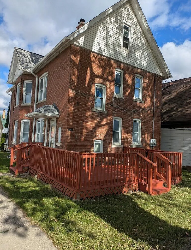 South Milwaukee Condo: 729 Montana Ave