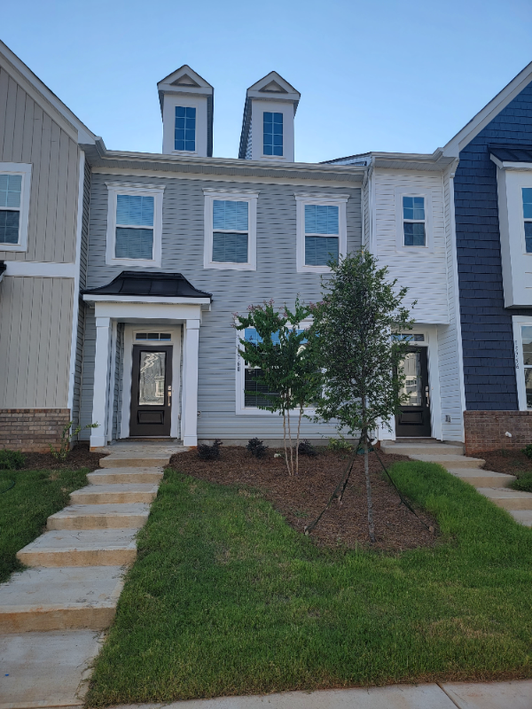 Charlotte Townhome: 15760 Country House St