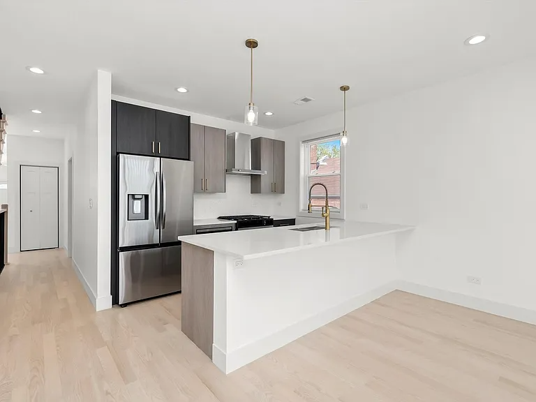 Chicago Condo: 2700 W Jackson Blvd