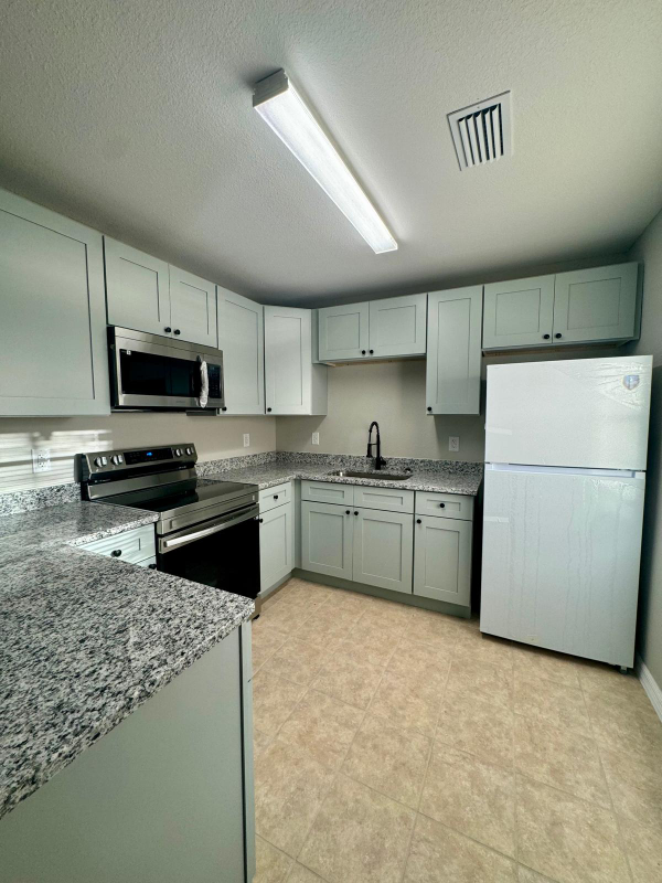 Auburndale Townhome: 197 Dairy Rd