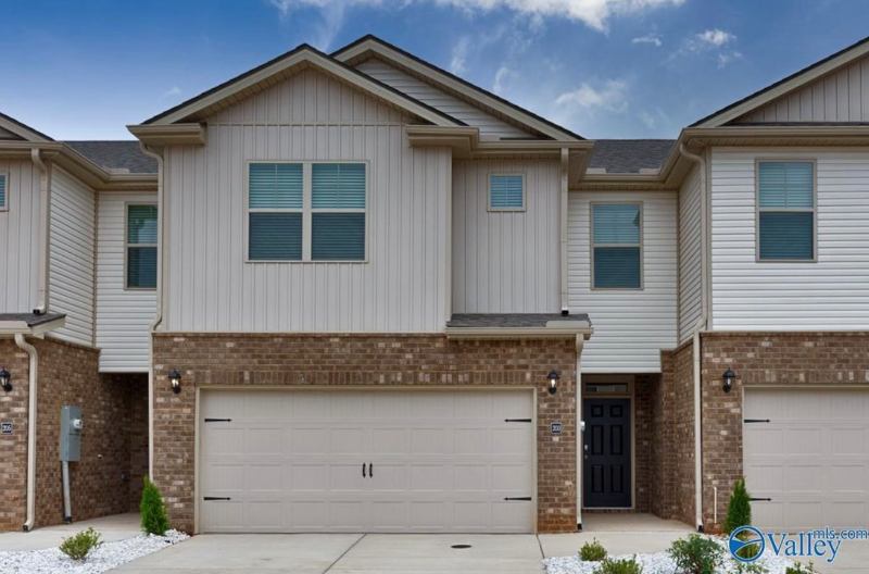 Madison Townhome: 217 bay pine drive