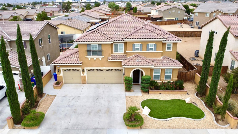 Victorville House: 16687 Hastings Place