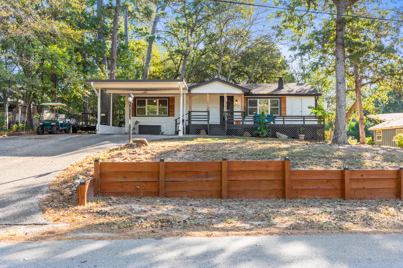 Hideaway House: 319 Hideaway Ln Central