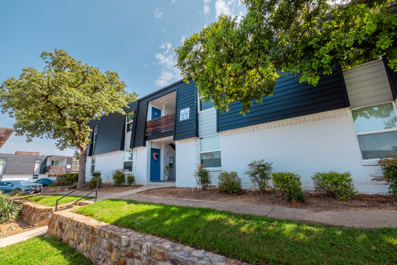 bedford Apartment: 531 bedford rd