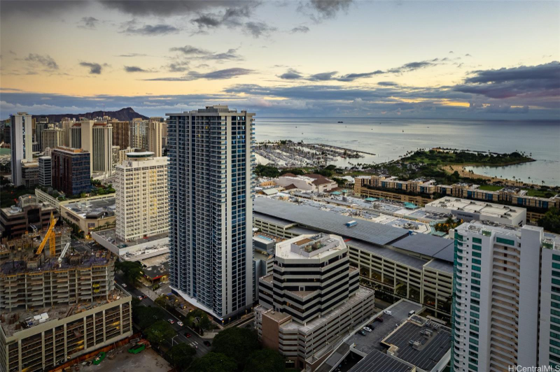 Honolulu Condo: 1391 Kapiolani Boulevard