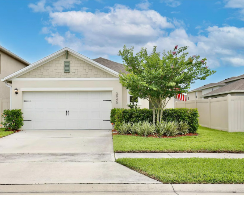 Sanford House: 3945 Angola ln