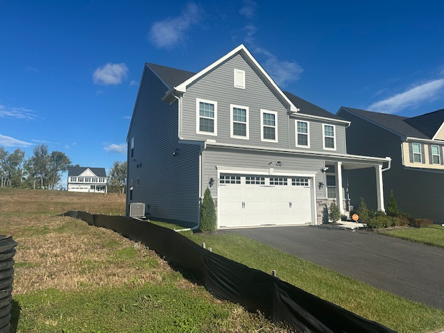 Aberdeen House: 807 Leni Way