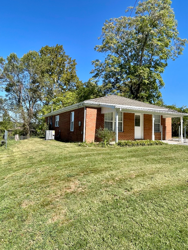 London House: 239 N McWhorter Street