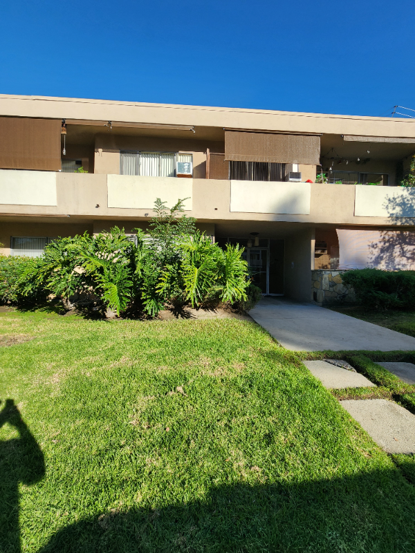 Studio City Apartment: 4350 Troost Avenue