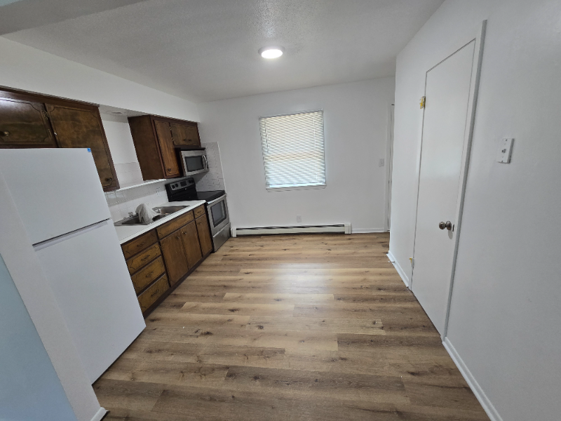 Atlantic Apartment: 704 e 14th St