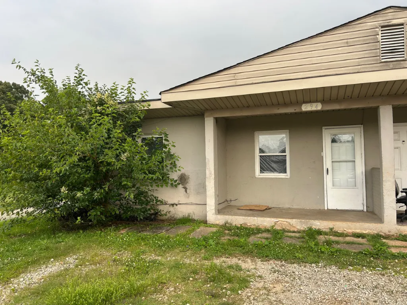 Spartanburg House: 294 W Wood St