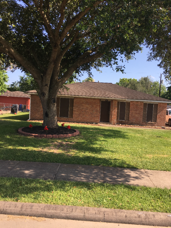 Angleton House: 1308 Hospital Dr.