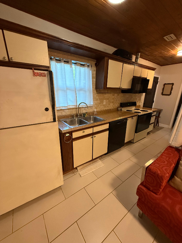 Daytona Beach House: 103 Boynton Blvd