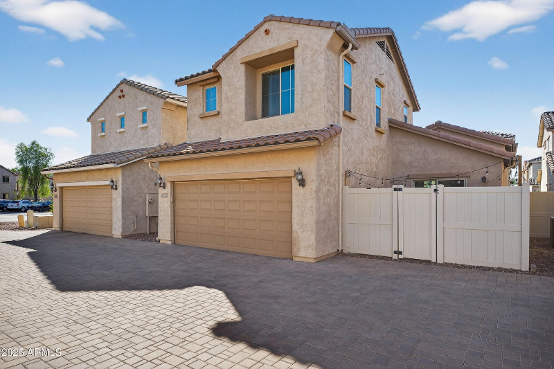 Phoenix Townhome: 16226 N 21st Ln