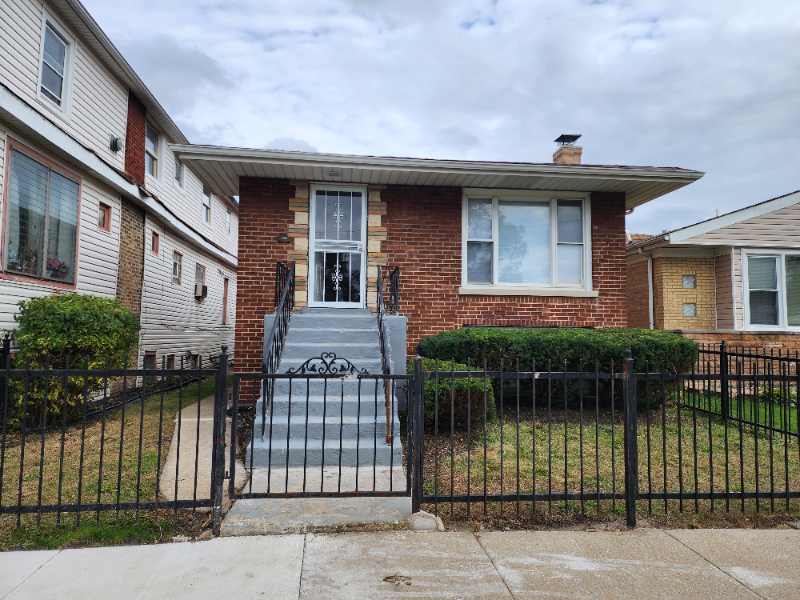 Chicago House: 11361 S May St
