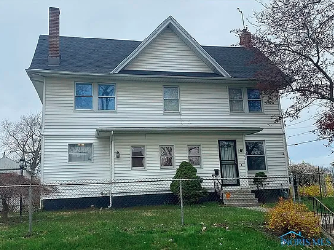 Toledo House: 902 Prospect Ave