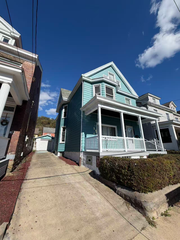 Pittsburgh House: 1920 middle st