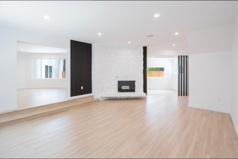 Los Angeles Apartment: 1346 N Stanley Ave