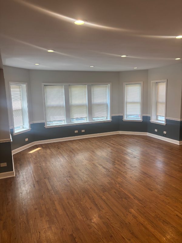 Chicago Apartment: 7725 s Kingston