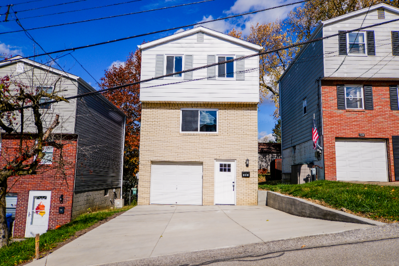 Carnegie House: 526 Magazine st