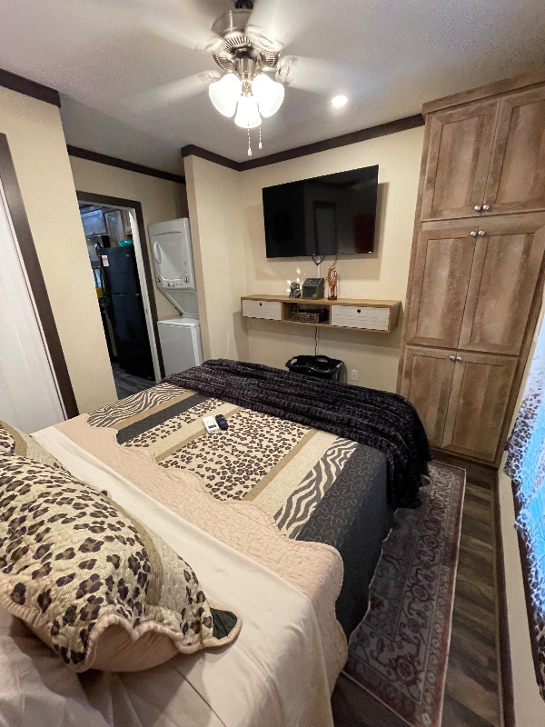 Bastrop House: 342 E state hwy 21