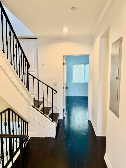 West Hollywood Apartment: 917 N. Sierra Bonita Ave