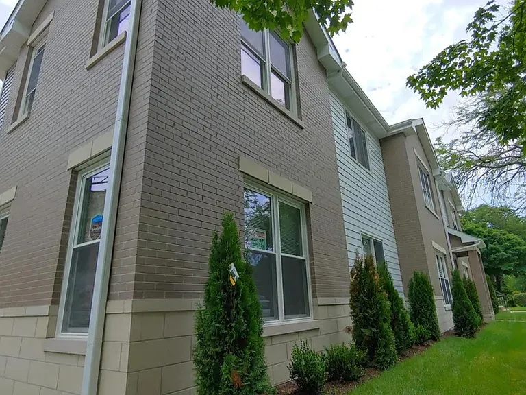 Chicago Multiplex: 4211 N Harding Ave 1N