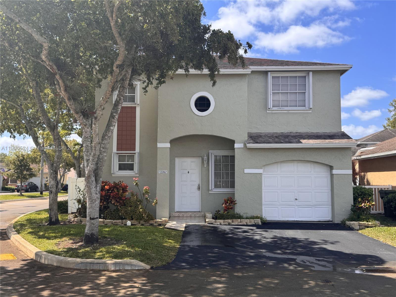 Pembroke Pines Townhome: 12060 NW 13th St
