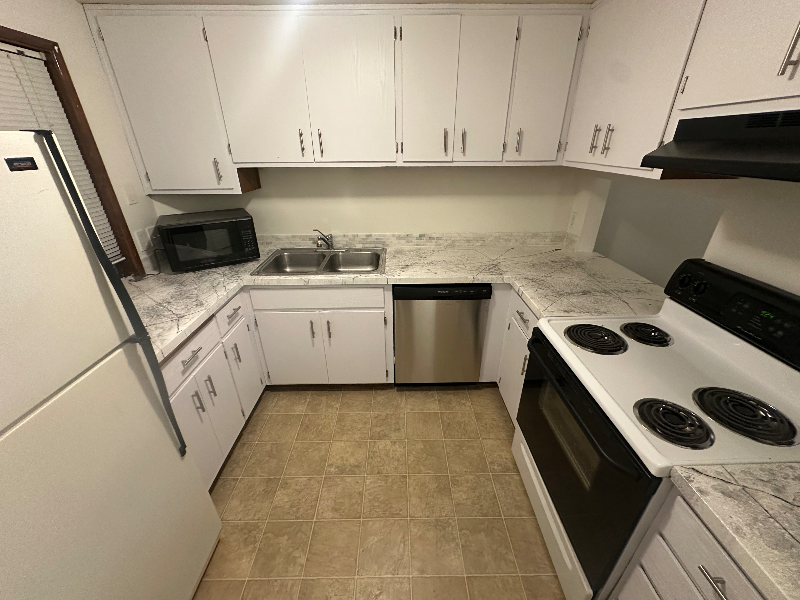 Eugene Condo: 2685 Woodstone Pl.