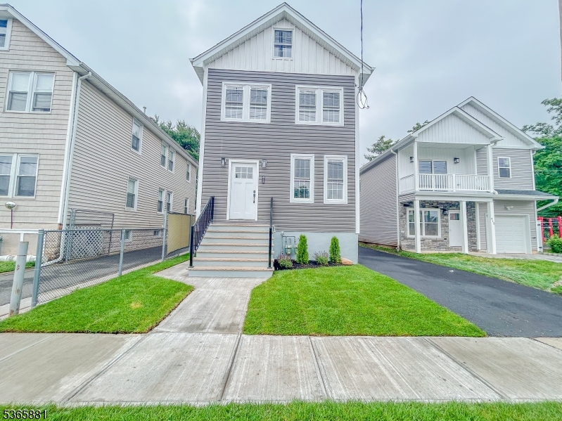 ROSELLE Multiplex: 413 E 9TH