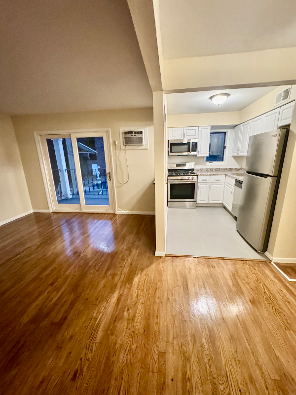 Cliffside Park Apartment: 349 Gorge Road