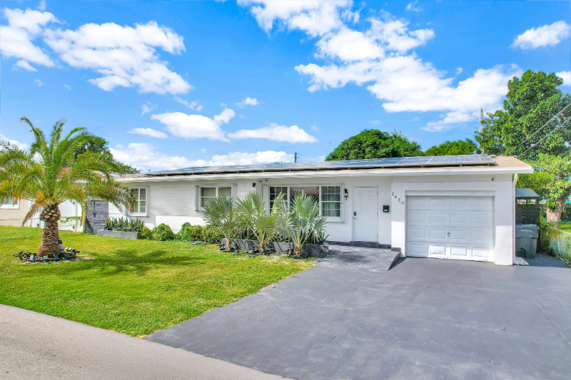 Hollywood House: 1420 s 24th ter