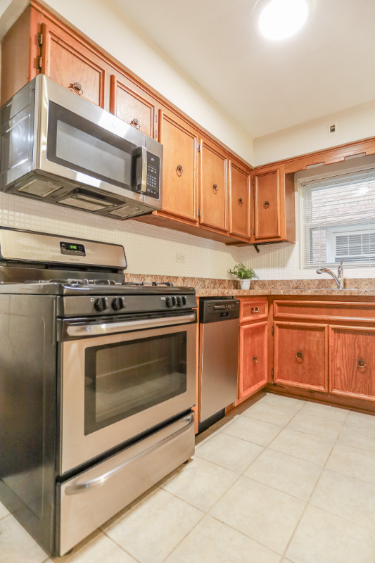 Chicago Apartment: 8614 Berwyn