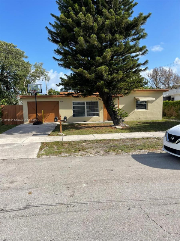 HOLLYWOOD House: 2801 Mayo St