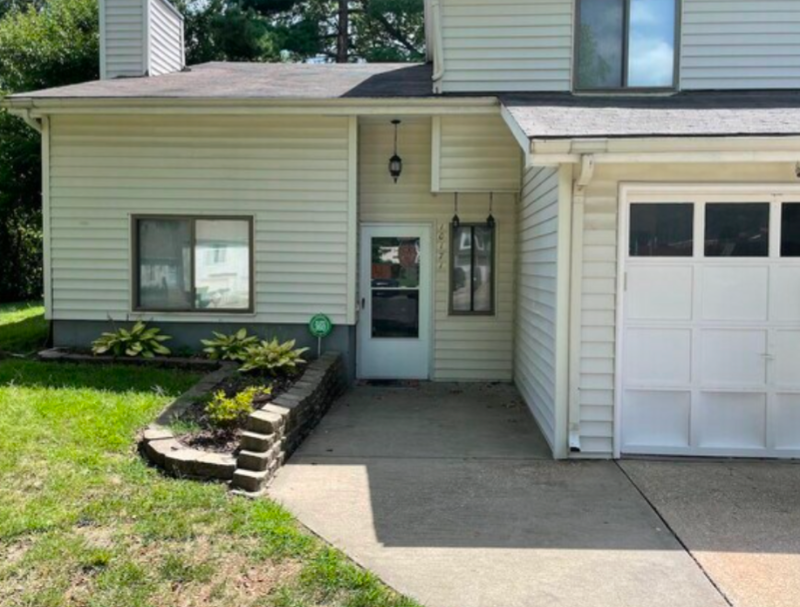 Lenexa Townhome: 10171 Haskins St