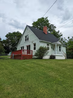 Frankfort House: 157 Winding Way Drive