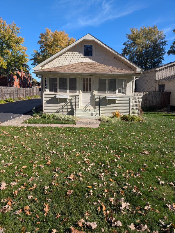 MIdlothian House: 14837 Keating Ave