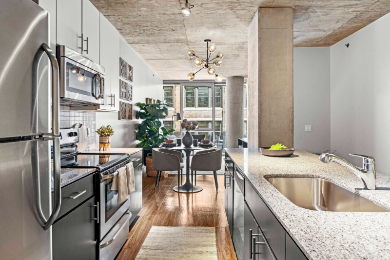 Chicago Condo: 600 West Jackson