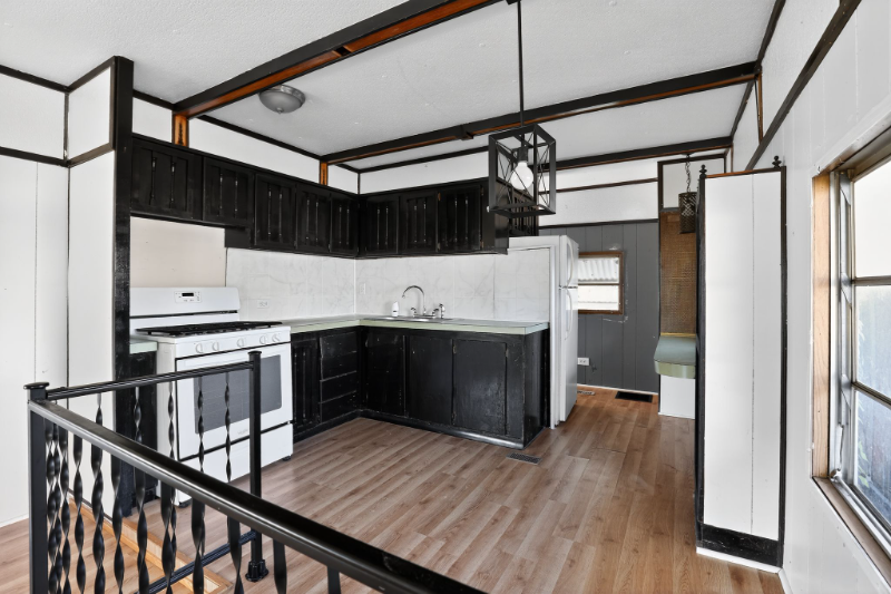 west frankfort House: 220 N Illinois Ave