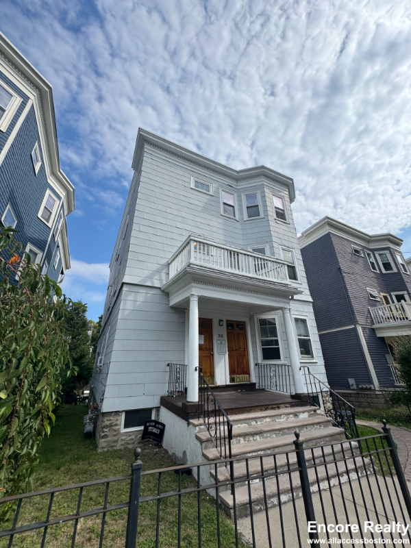 Cambridge Apartment: 23 Tufts st