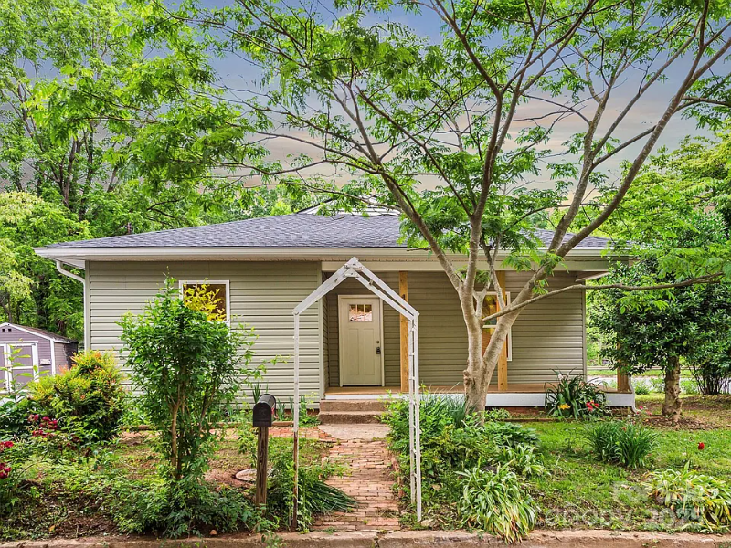 Swannanoa House: 123 Edwards Ave