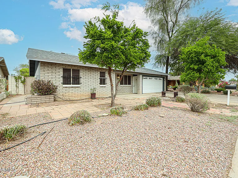 Phoenix House: 3016 W Libby St